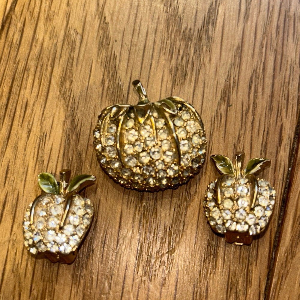 Vintage Gold and Crystal Brooch & earrings.  Circa 1980 or earlier.Estate item.